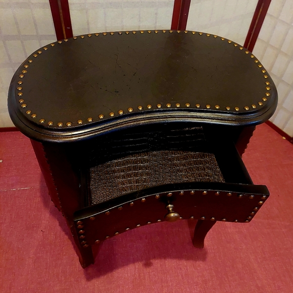 Custom side table - Picture 2 of 3